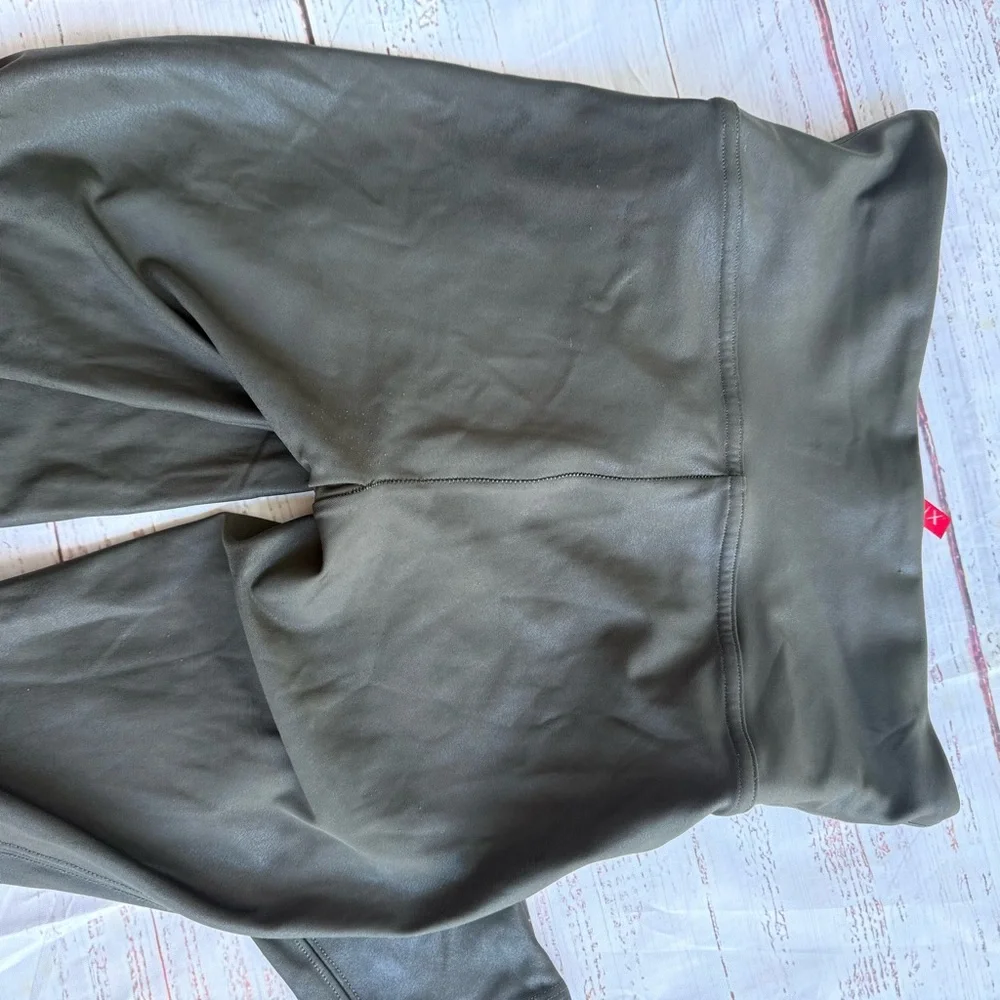 Spanx Faux Leather Leggings In Olive Green Color High Rise Stretchy Sheen‎ SZ M